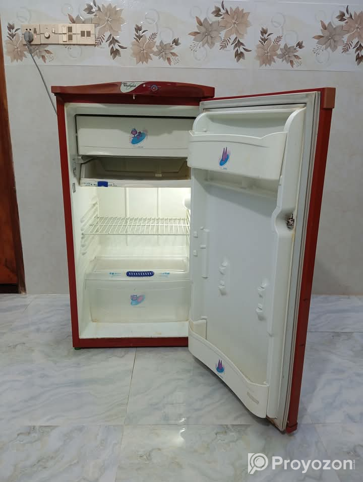 ফ্রিজটি বিক্রি করা হবে।