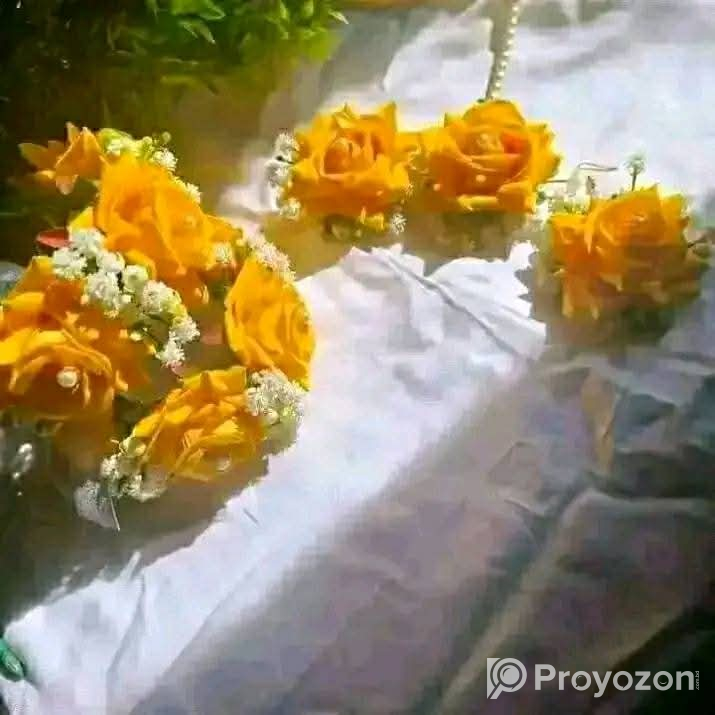 গহনা, খোঁপা, কালিরা,চুড়ি, ব্রাইডাল আয়না , গাজরা সেল করা হয়