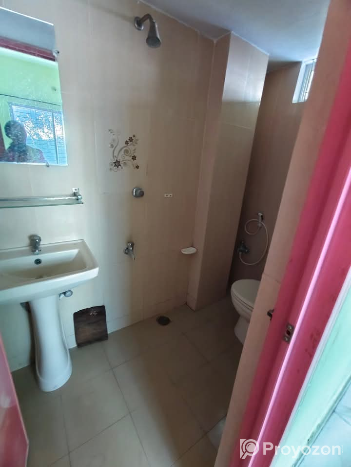 একটি বেডরুম সাথে বারান্দা এবং বাথরুম ভাড়া দেওয়াহবে