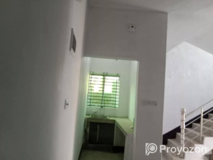 মেয়েদের জন্য একটি বেডরুম সাথে এটাস্ট বাথরুম