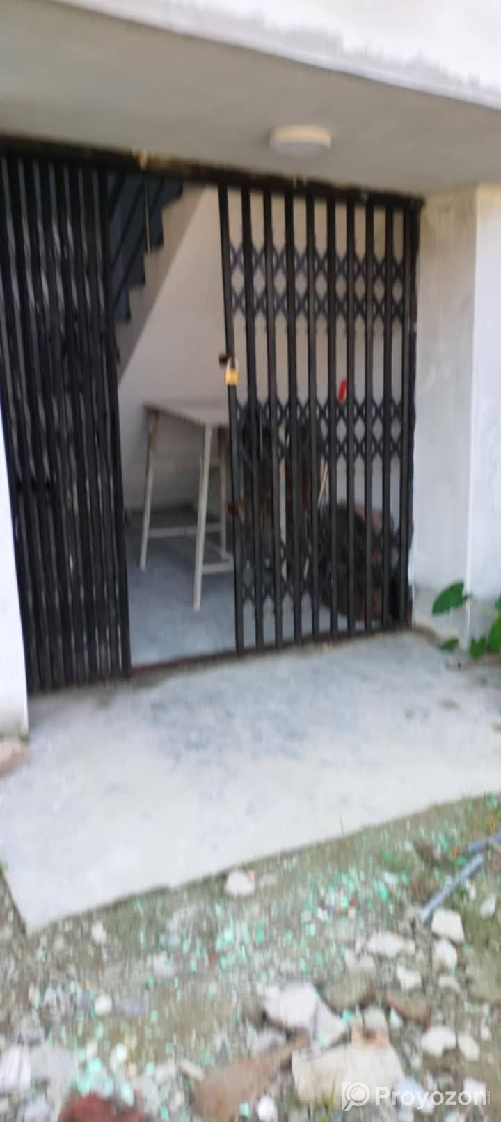 মেয়েদের জন্য একটি বেডরুম সাথে এটাস্ট বাথরুম