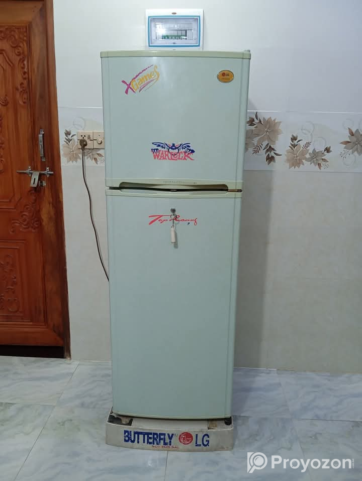 ফ্রিজটি বিক্রি করা হবে।