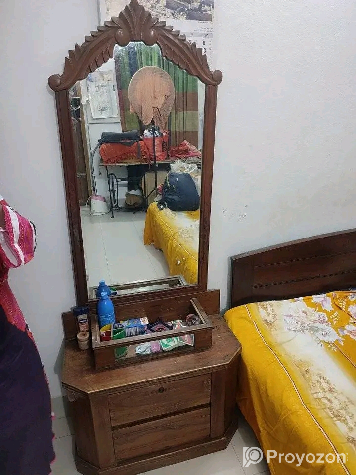 খাট বিক্রয় হবে, সাথে ড্রেসিং টেবিল একদম ফ্রি