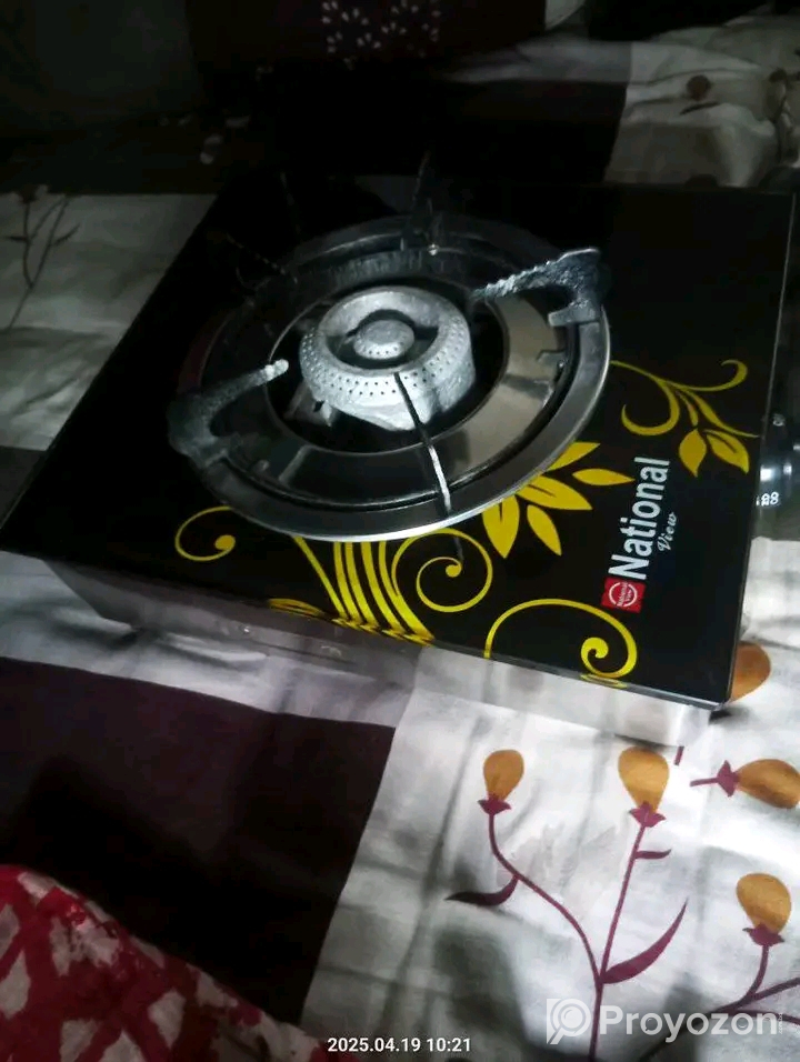 রুটি মেকার ভ্যালেন্ডার ও গ্যাসের চুলাটি কম দামে বিক্রি হবে