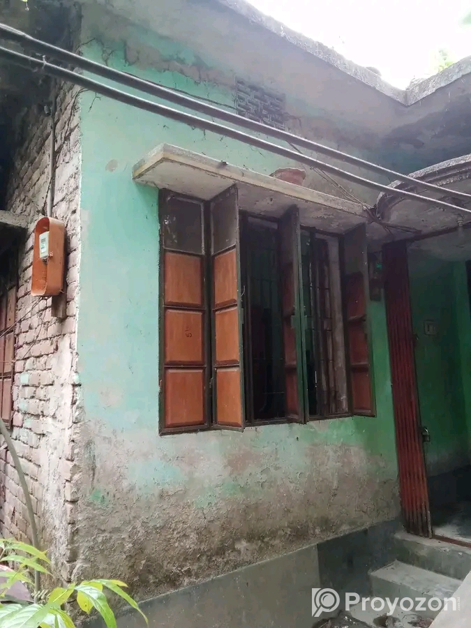 দুইটি রুম সহ জমি বিক্রি করা হবে।