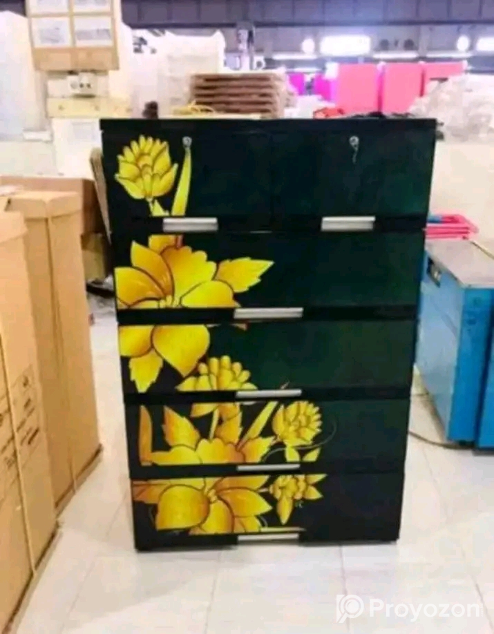 আকর্ষণীয় ওয়ারড্রব। বিক্রয় করা হবে