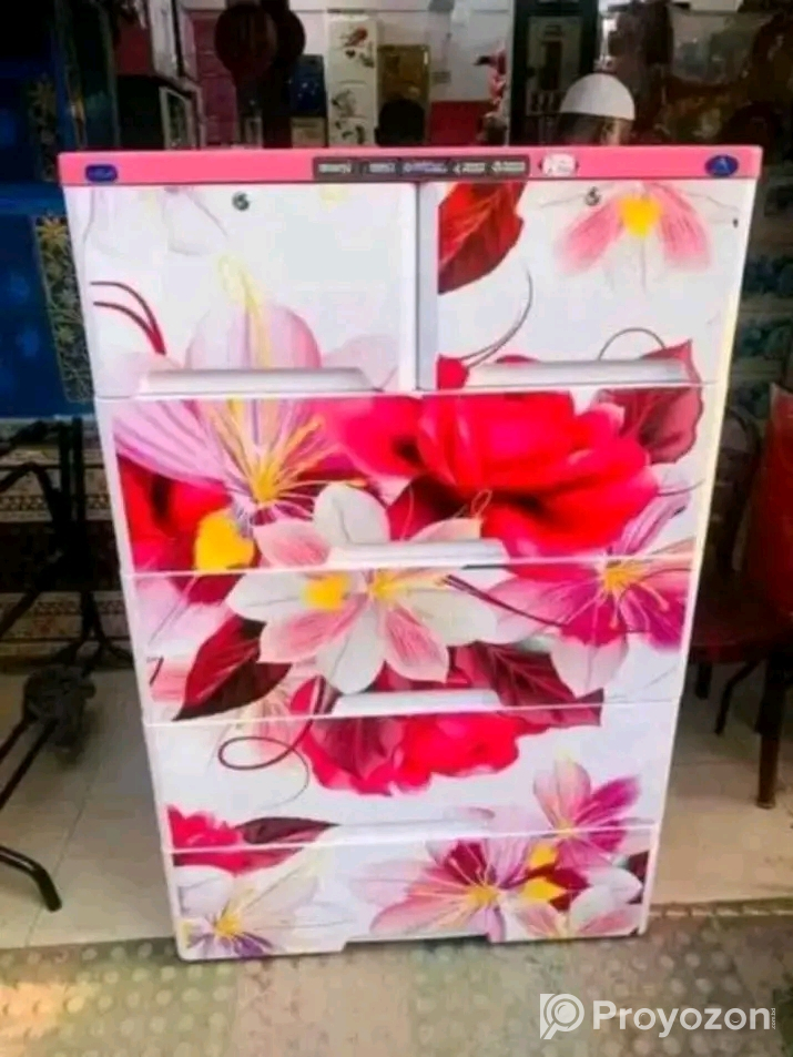 আকর্ষণীয় ওয়ারড্রব। বিক্রয় করা হবে