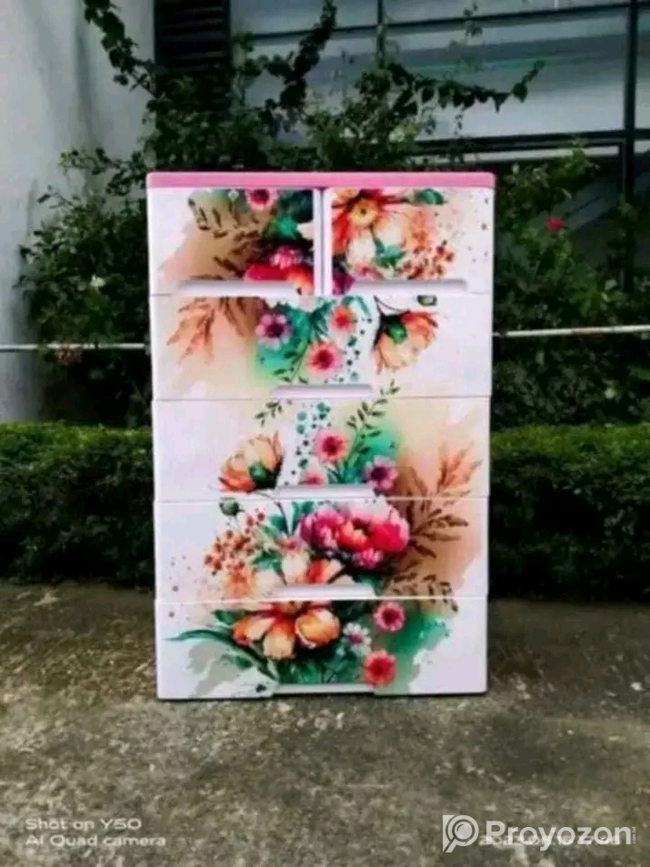 আকর্ষণীয় ওয়ারড্রব। বিক্রয় করা হবে