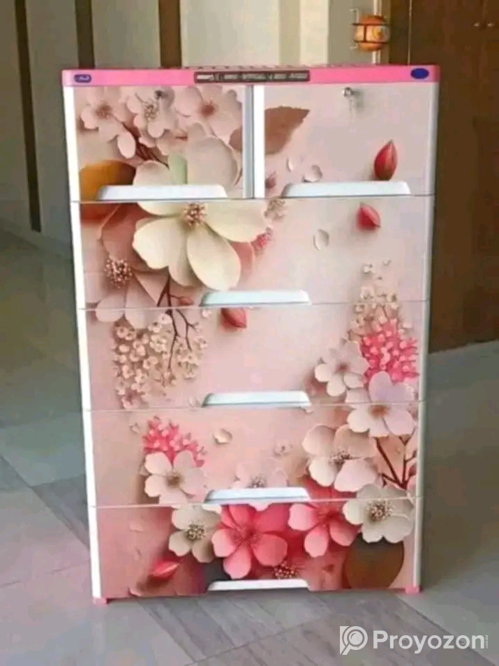 আকর্ষণীয় ওয়ারড্রব। বিক্রয় করা হবে