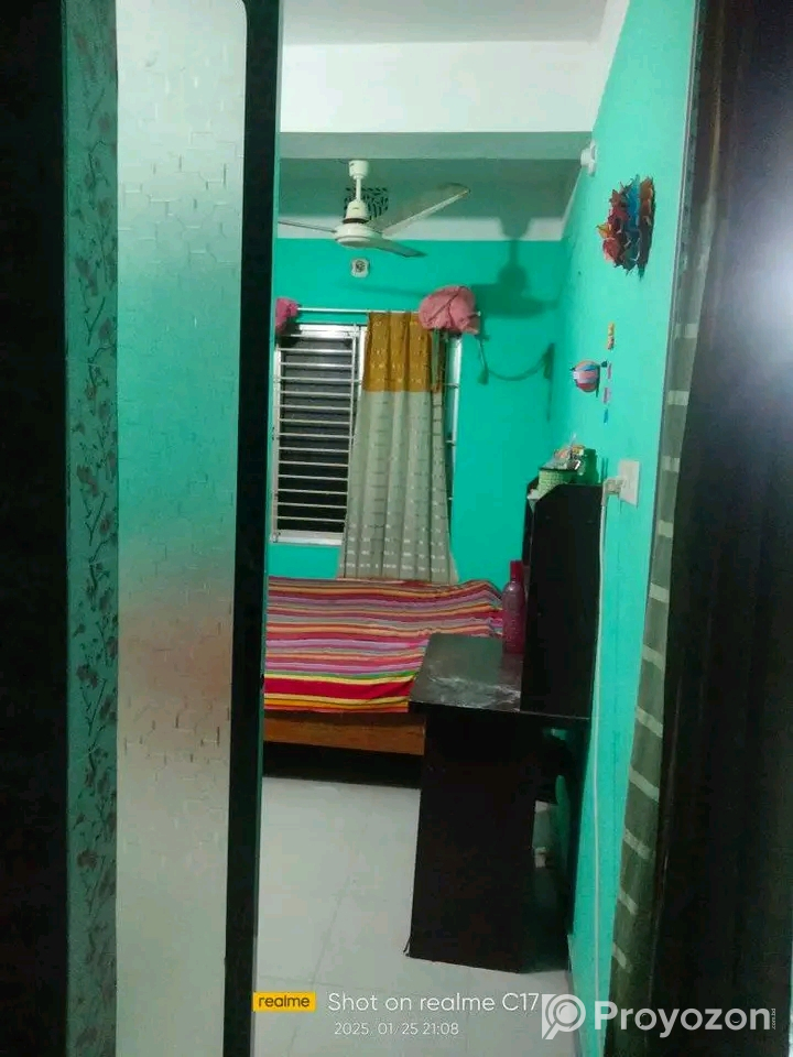 ৫ তলায় একটি সেপারেট রুম আর ডাইনিং ভাড়া দেওয়া হবে।