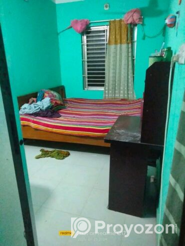 ৫ তলায় একটি সেপারেট রুম আর ডাইনিং ভাড়া দেওয়া হবে।