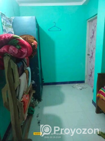 ৫ তলায় একটি সেপারেট রুম আর ডাইনিং ভাড়া দেওয়া হবে।