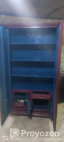 স্টিলের আলমারি . বিক্রি করা হবে