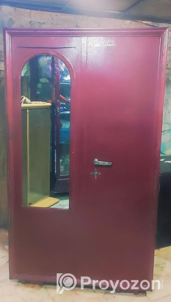 স্টিলের আলমারি . বিক্রি করা হবে