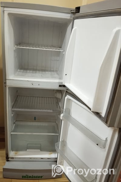 মিনিস্টার ব্রান্ডের রানিং ফ্রিজ বিক্রি করা হবে।