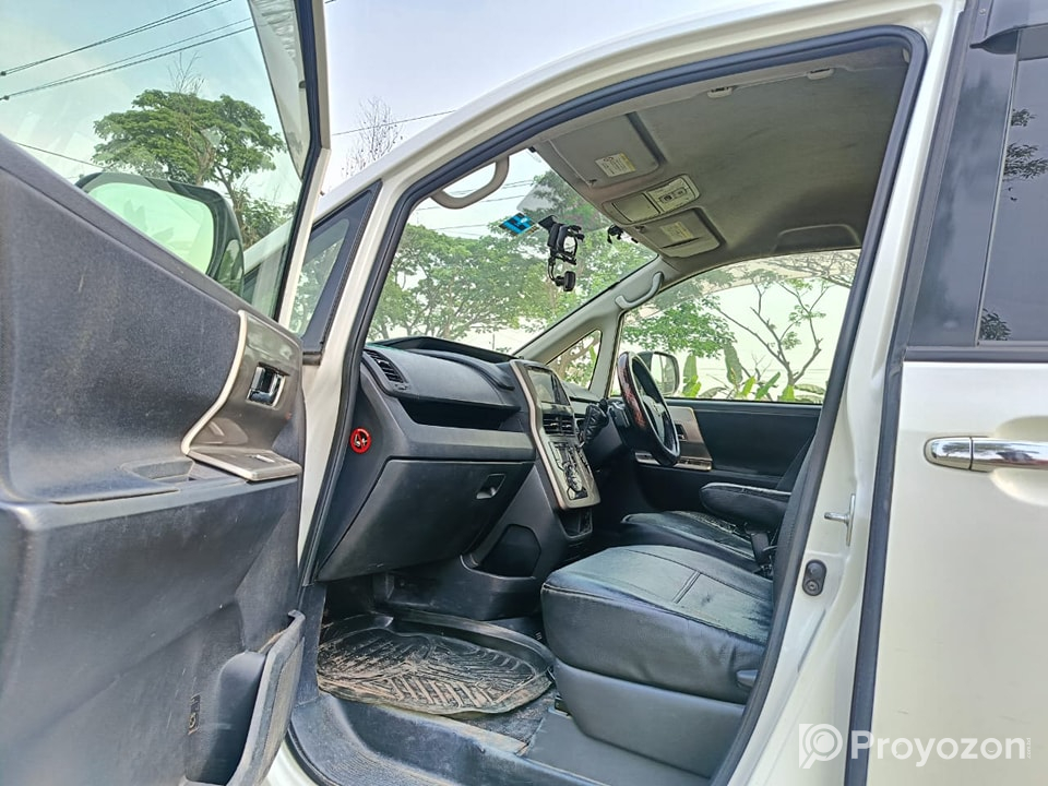 Model 2012 SI Noah Push__Sell Kora Hobe.