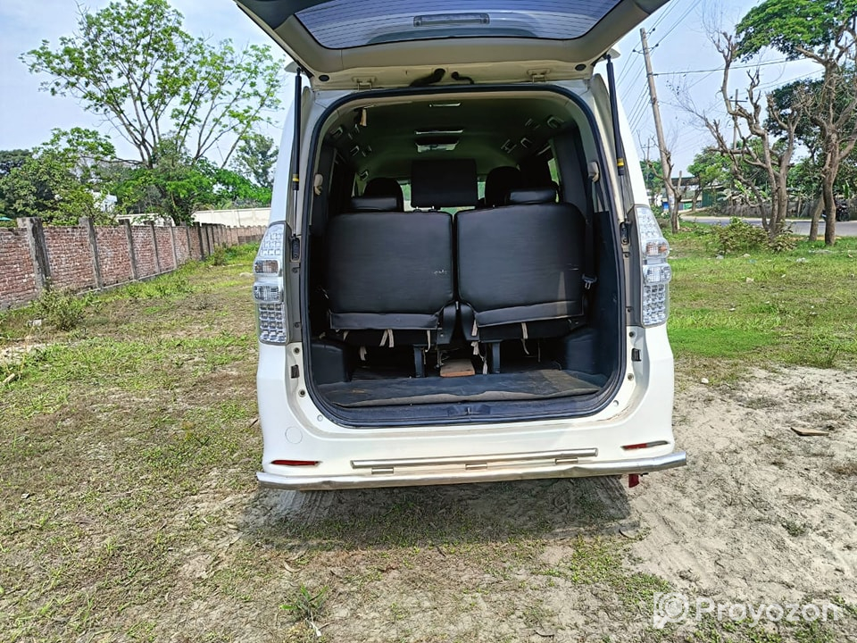 Model 2012 SI Noah Push__Sell Kora Hobe.