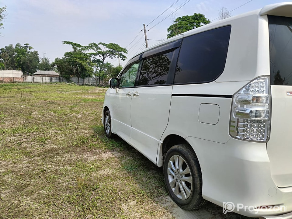 Model 2012 SI Noah Push__Sell Kora Hobe.