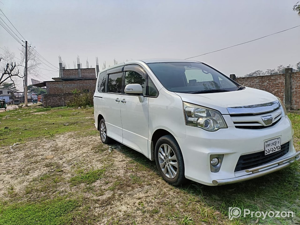 Model 2012 SI Noah Push__Sell Kora Hobe.