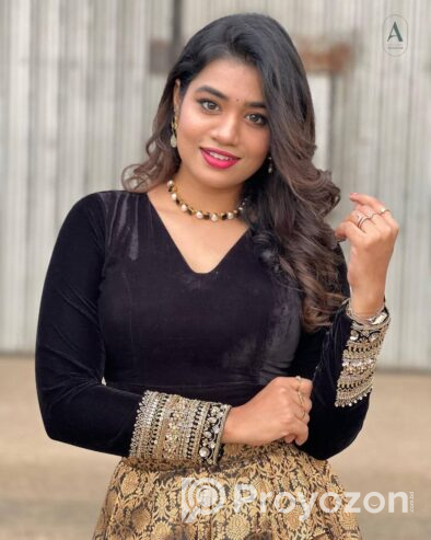 কাতানের লেহেঙ্গা বিক্রি করা হচ্ছে