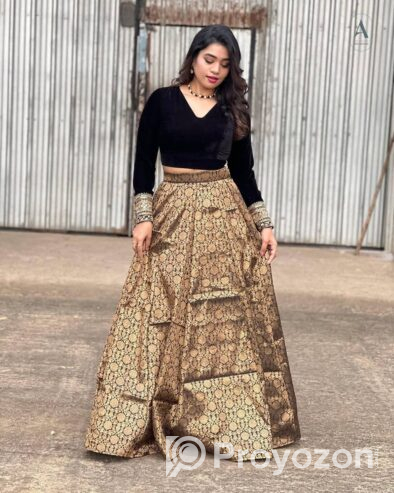 কাতানের লেহেঙ্গা বিক্রি করা হচ্ছে