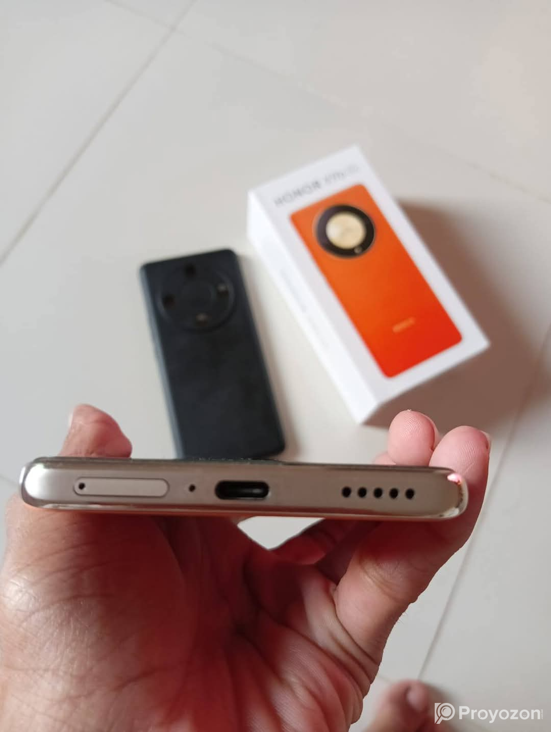 Honor X9B ফোনটি বিক্রয় করা হবে।