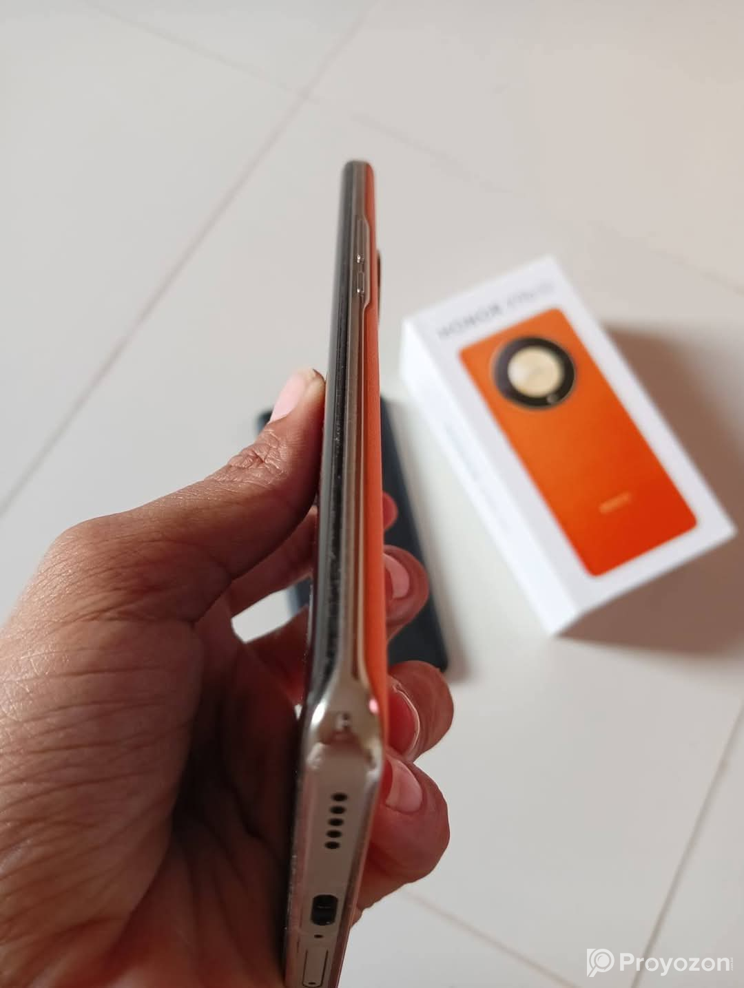 Honor X9B ফোনটি বিক্রয় করা হবে।