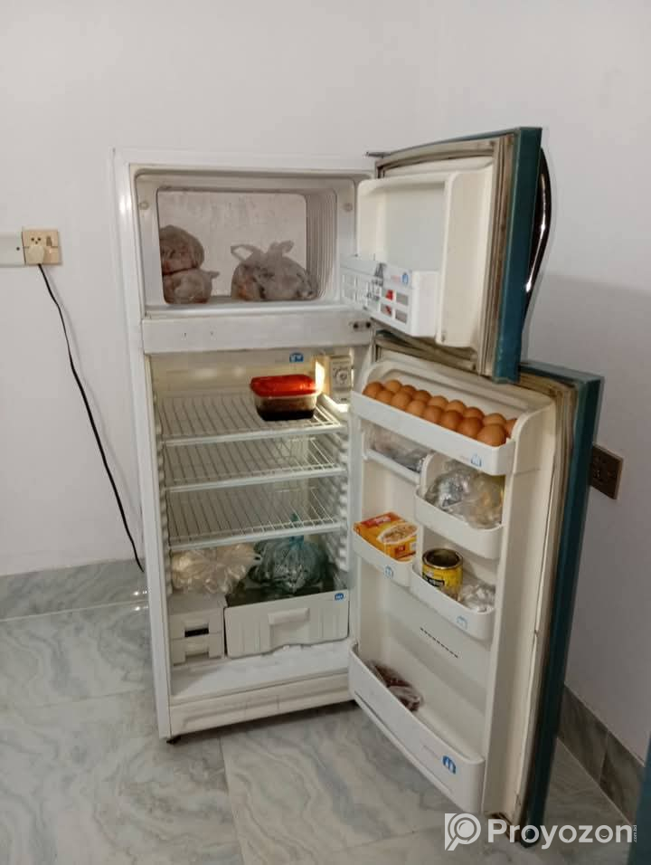 ফ্রিজটি বিক্রি করা হবে