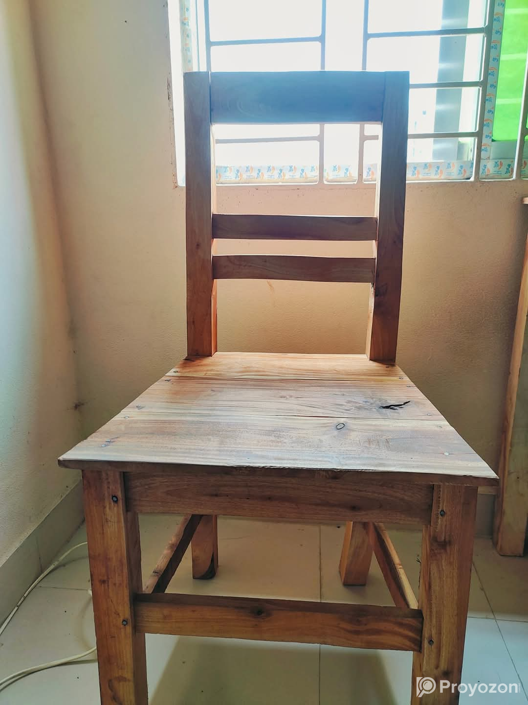 এই চেয়ার টেবিল দুটো বিক্রি করা হবে