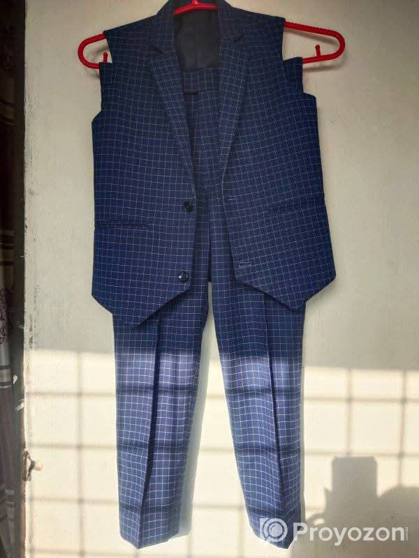 ৭-৯ বছর বয়সী ছেলেদের ফরমাল জামা আর পেন্ট।