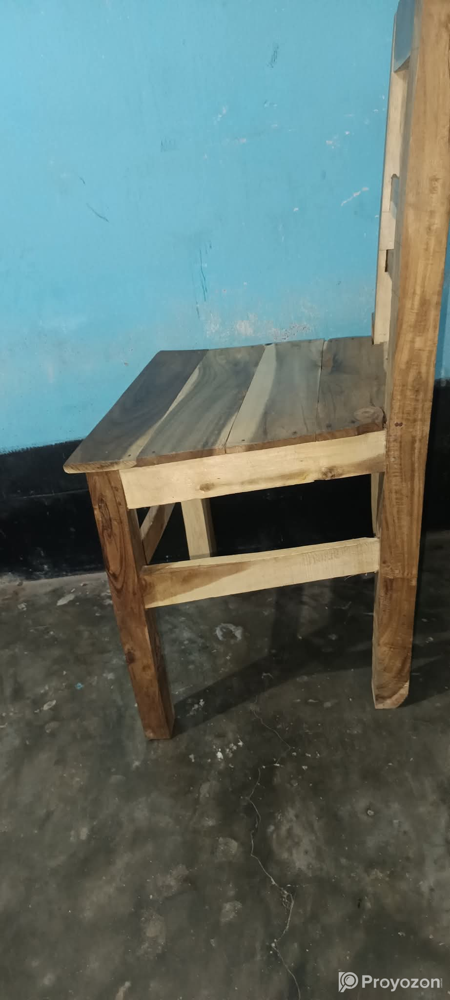 একটি টেবিল, চেয়ার,সিঙ্গেল বেড বিক্রি করা হব