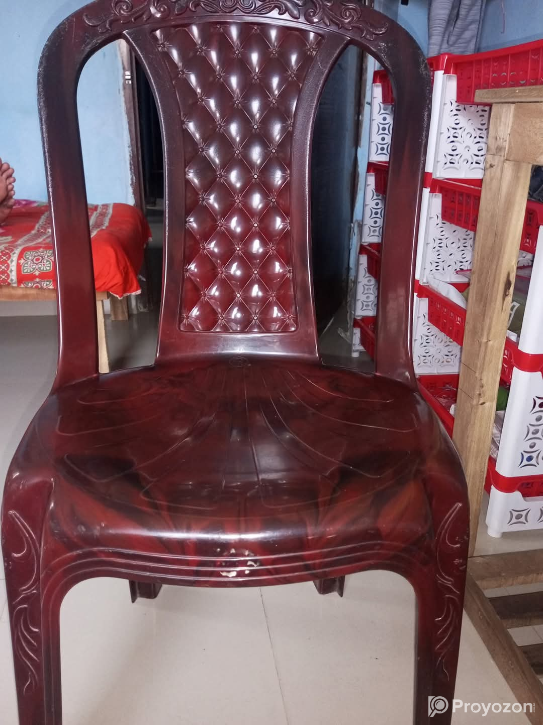 একটি চেয়ার ও একটি টেবিল বিক্রি করা হবে