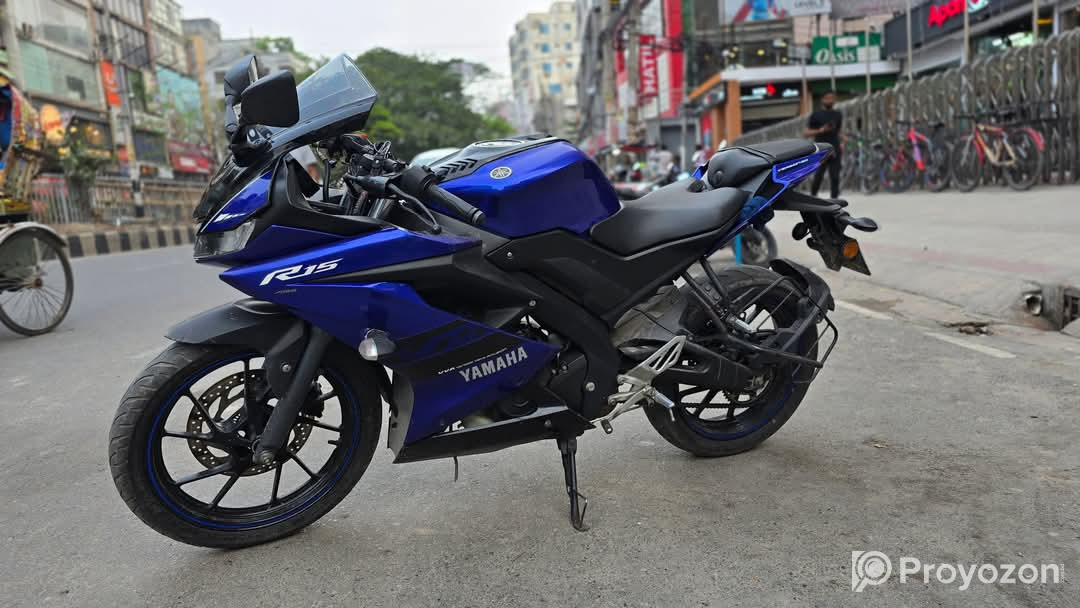 Yamaha R15 v3 bikri kora hobe