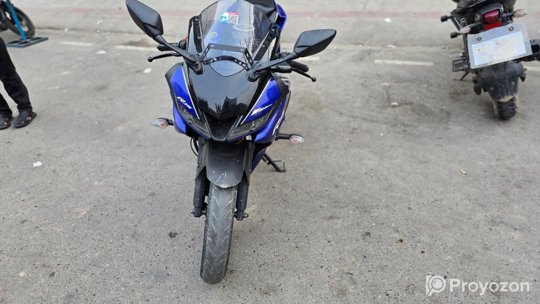 Yamaha R15 v3 bikri kora hobe