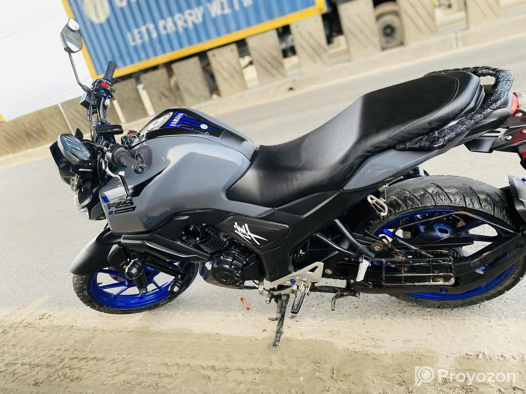 YAMAHA FZS V3 DELUXE FI ABS SUPER FRESH CONDITION