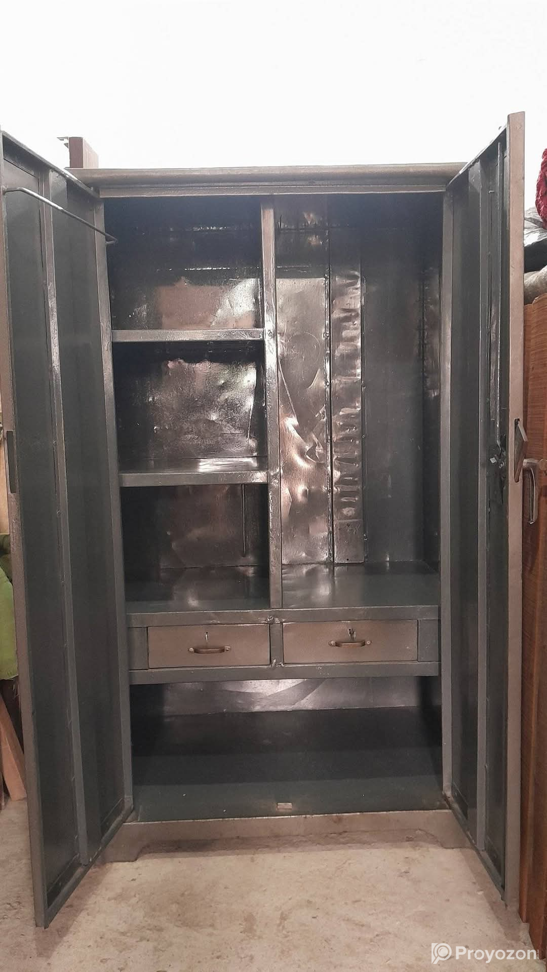 স্টিলের আলমারী ৩/৫ ফিট বিক্রয় করা হবে