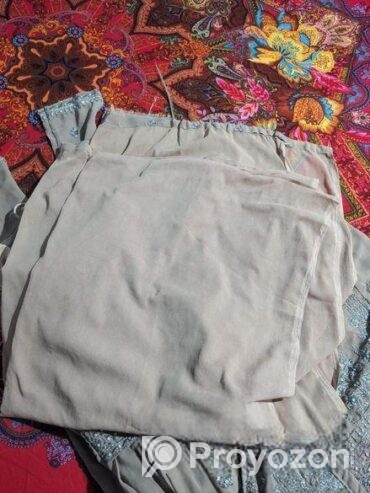 মেয়েদের গাউন বিক্রি হবে