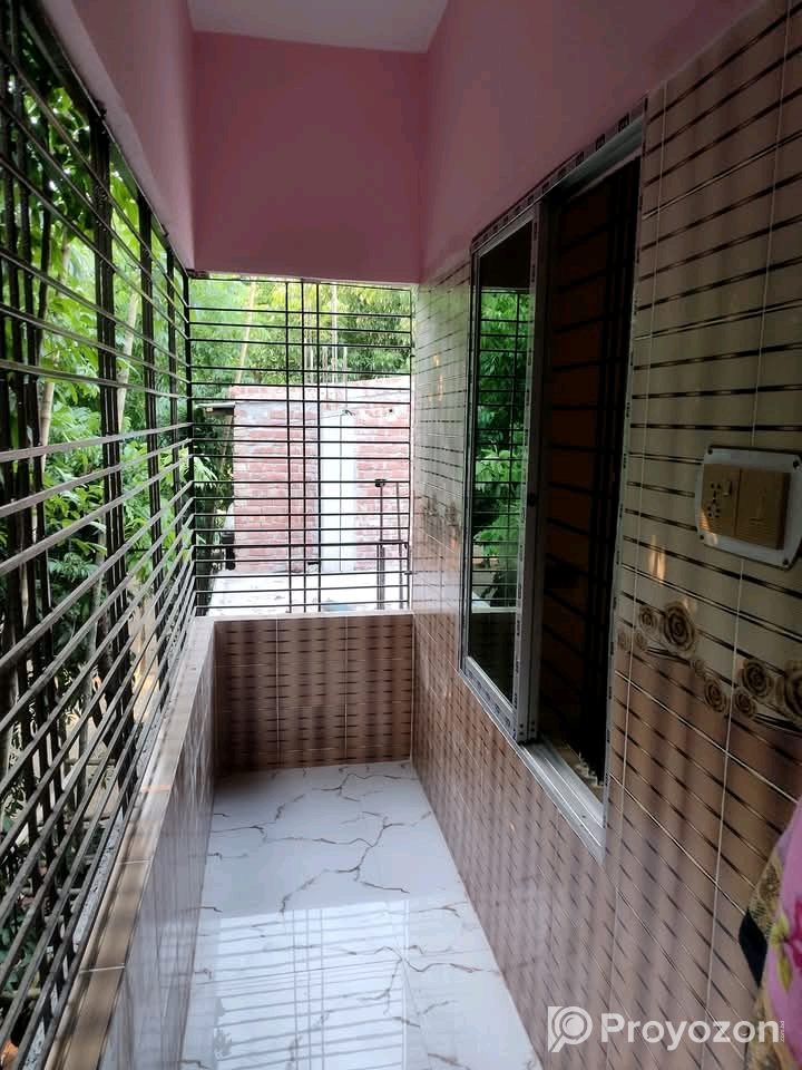 বাড়ি ভাড়া দেওয়া হবে।