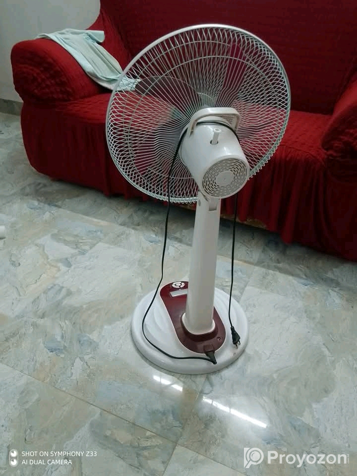 একটি ফ্যান বিক্রি করা হবে।