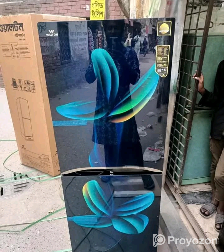 ১৭৬ লিটারের ওয়ালটন রানিং একটি ফ্রিজ বিক্রি করা হবে।