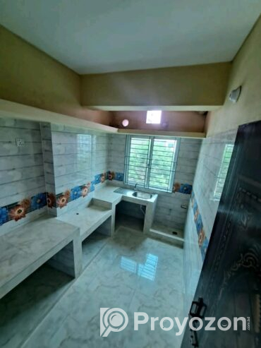 নতুন ফ্ল্যাট ভাড়া দেওয়া হবে।
