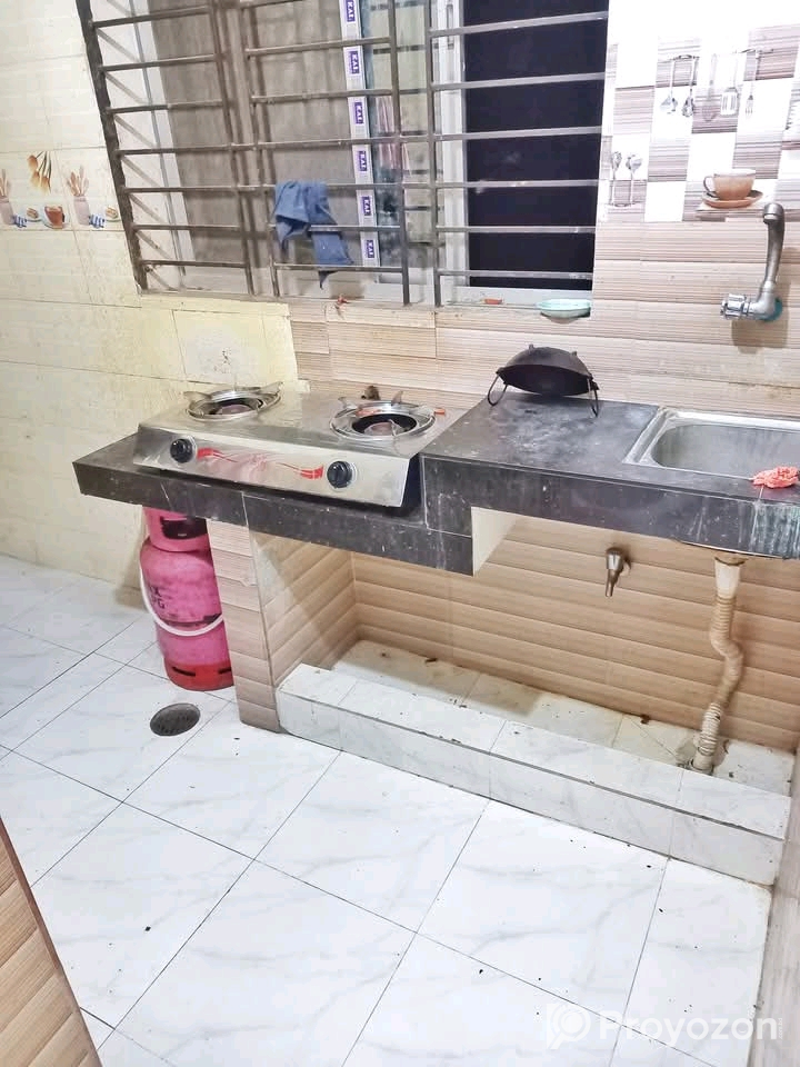 বাড়ি ভাড়া দেওয়া হবে।