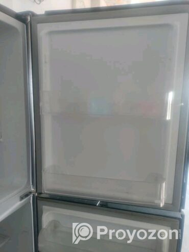 ২৫৫ লিটারের একটি ফ্রিজ বিক্রি করা হবে।