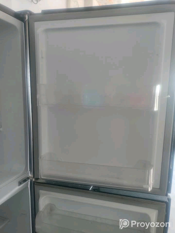 ২৫৫ লিটারের একটি ফ্রিজ বিক্রি করা হবে।