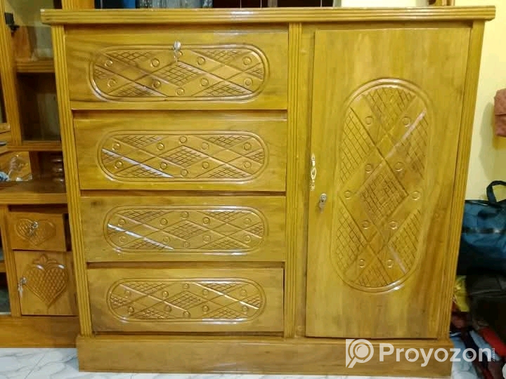 একটি ওয়ারড্রাব বিক্রি করা হবে।