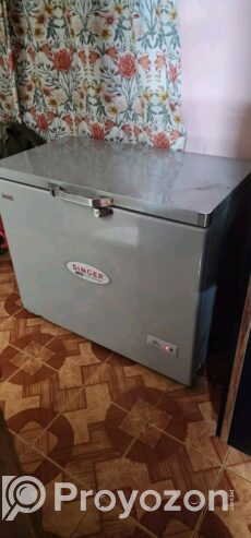 একটি ডিপ ফ্রিজ বিক্রি করা হবে।