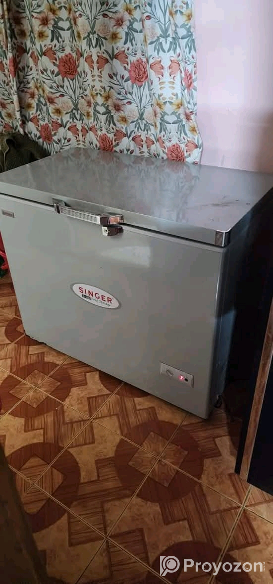 একটি ডিপ ফ্রিজ বিক্রি করা হবে।