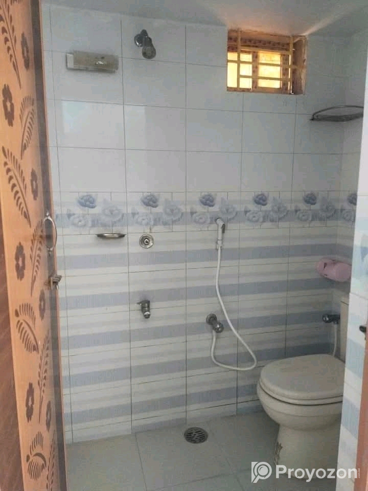 বাড়ি ভাড়া দেওয়া হবে।