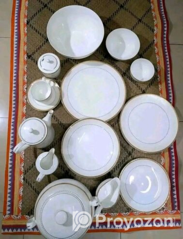 ৫২ পিসের ডিনার সেট বিক্রি করা হবে।