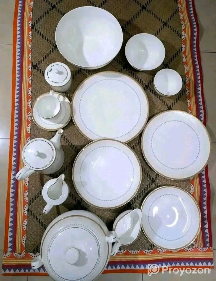 ৫২ পিসের ডিনার সেট বিক্রি করা হবে।